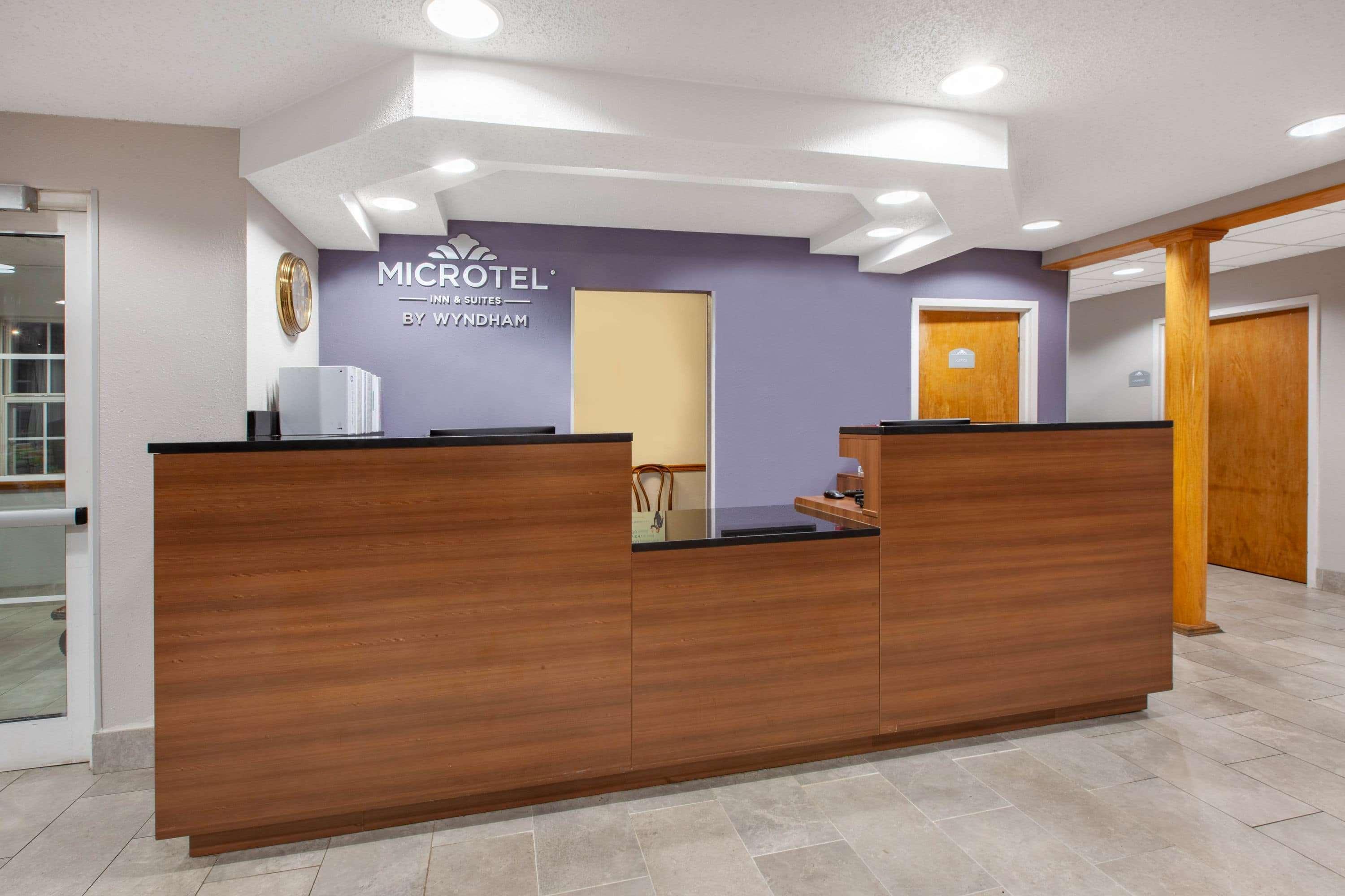 Microtel Inn & Suites By Wyndham Pittsburgh Airport Robinson Township Exterior foto